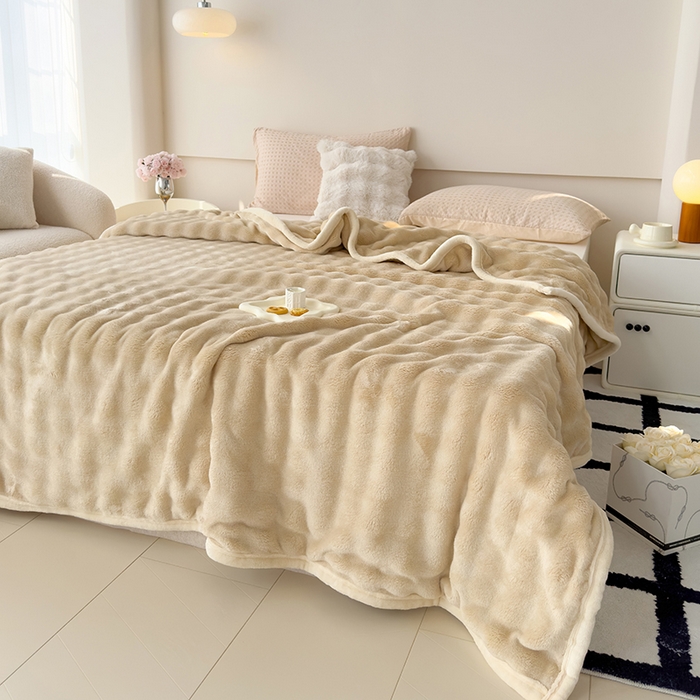 91家纺网 家纺一手货源 找家纺 蓝冰家纺 2025新款托卡斯A类母婴级兔兔绒大泡泡安抚四季毯 奶茶色