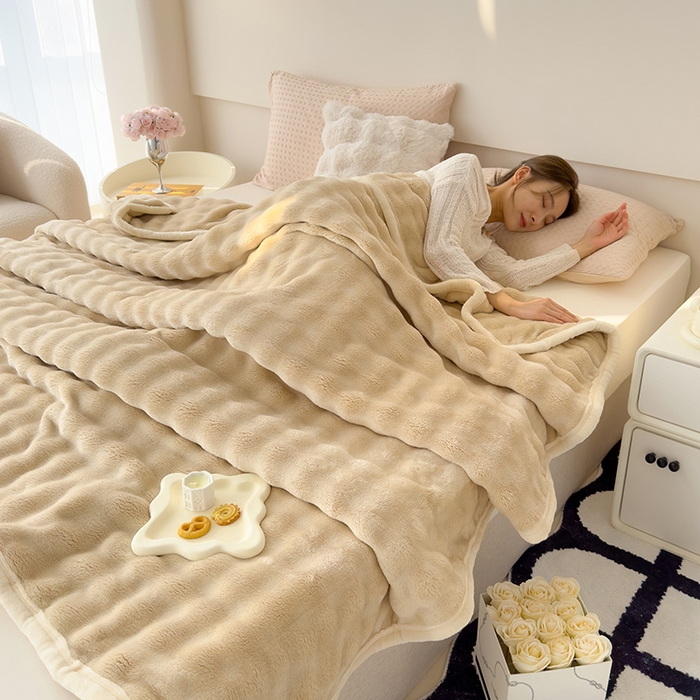 91家纺网 家纺一手货源 找家纺 蓝冰家纺 2025新款托卡斯A类母婴级兔兔绒大泡泡安抚四季毯 奶茶色