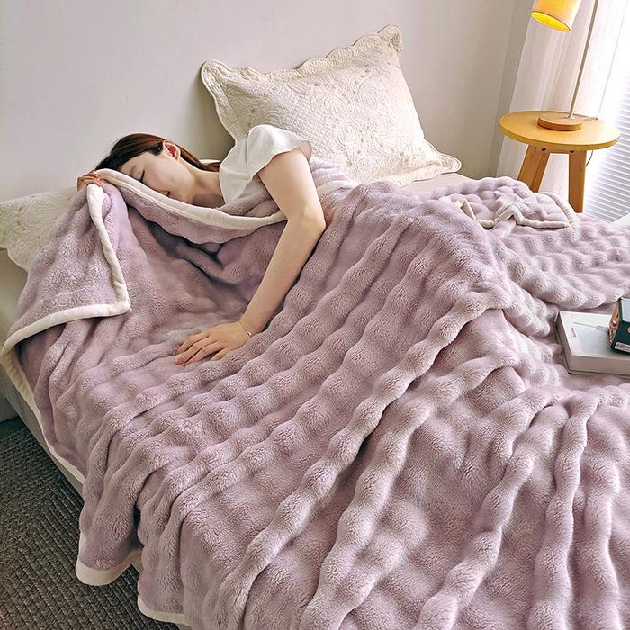 91家纺网 家纺一手货源 找家纺 蓝冰家纺 2025新款托卡斯A类母婴级兔兔绒大泡泡安抚四季毯 香芋紫