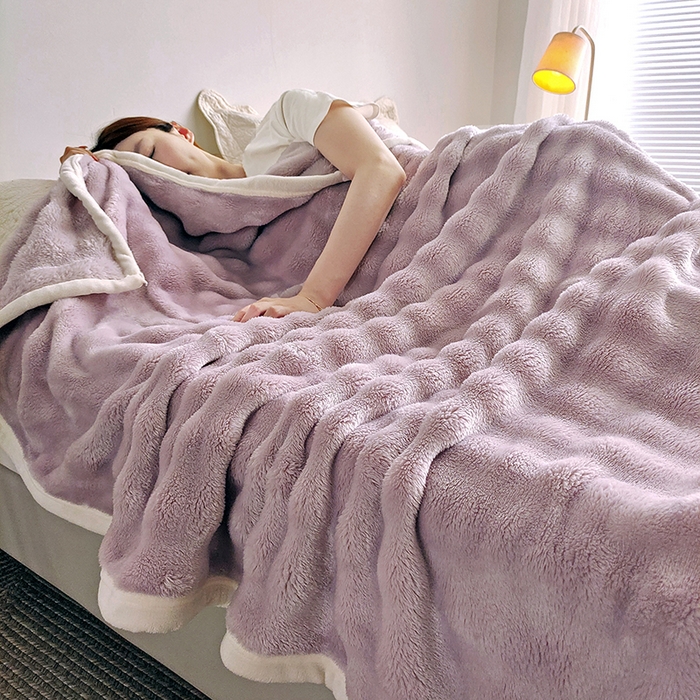 91家纺网 家纺一手货源 找家纺 蓝冰家纺 2025新款托卡斯A类母婴级兔兔绒大泡泡安抚四季毯 香芋紫