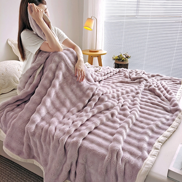 91家纺网 家纺一手货源 找家纺 蓝冰家纺 2025新款托卡斯A类母婴级兔兔绒大泡泡安抚四季毯 香芋紫