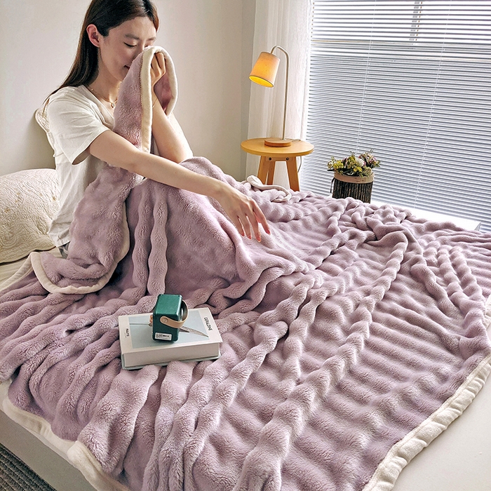 91家纺网 家纺一手货源 找家纺 蓝冰家纺 2025新款托卡斯A类母婴级兔兔绒大泡泡安抚四季毯 香芋紫