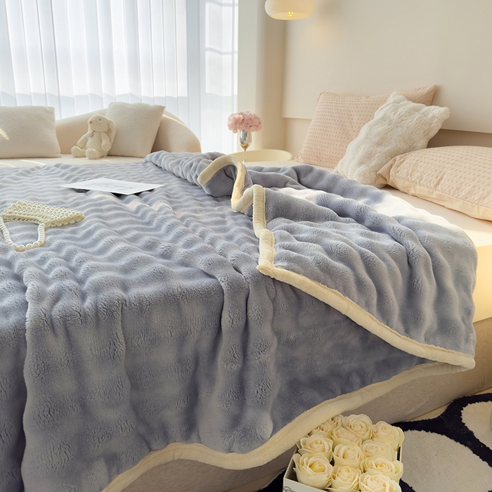 91家纺网 家纺一手货源 找家纺 蓝冰家纺 2025新款托卡斯A类母婴级兔兔绒大泡泡安抚四季毯 烟灰色