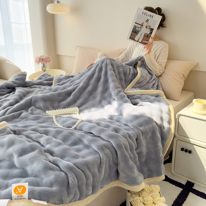 91家纺网 家纺一手货源 找家纺 蓝冰家纺 2025新款托卡斯A类母婴级兔兔绒大泡泡安抚四季毯 烟灰色