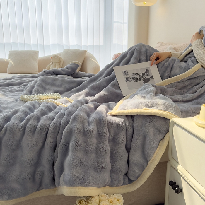 91家纺网 家纺一手货源 找家纺 蓝冰家纺 2025新款托卡斯A类母婴级兔兔绒大泡泡安抚四季毯 烟灰色
