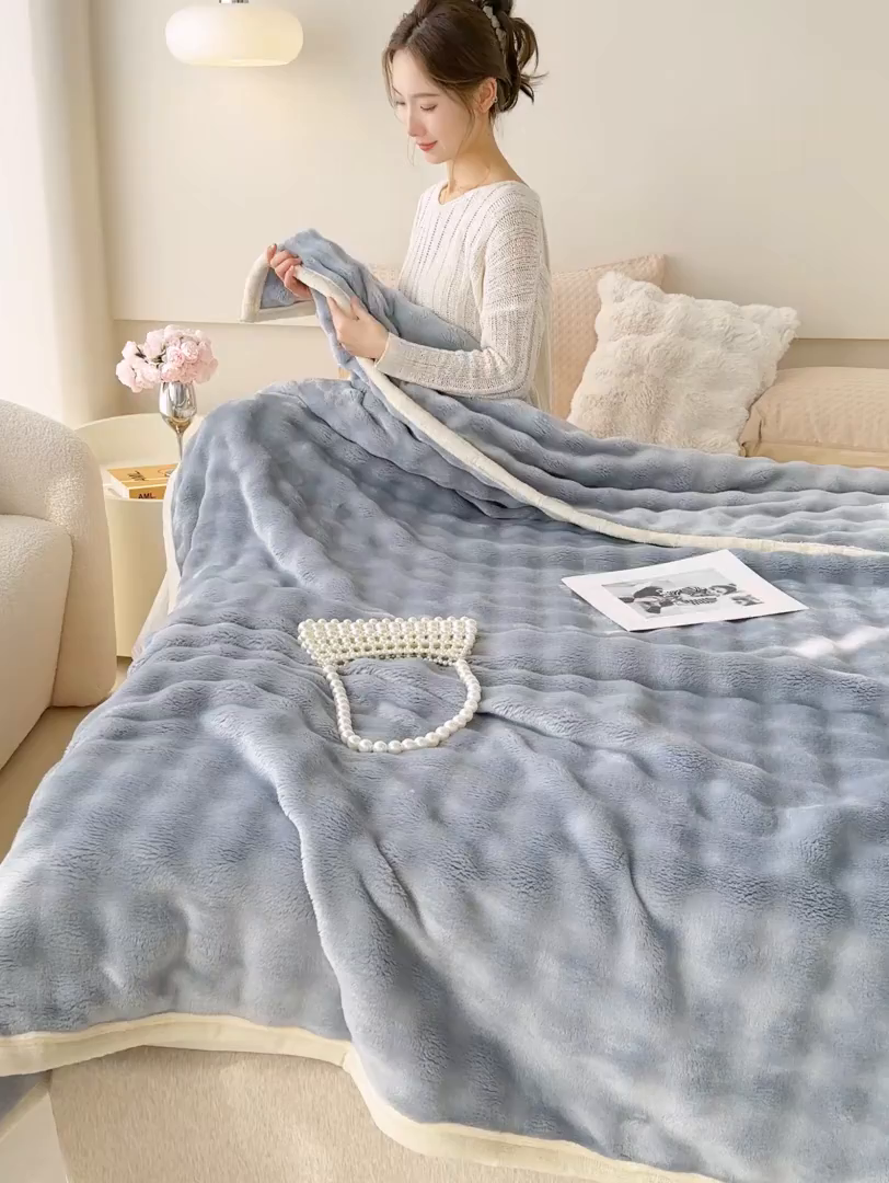 91家纺网 家纺一手货源 找家纺 蓝冰家纺 2025新款托卡斯A类母婴级兔兔绒大泡泡安抚四季毯 烟灰色