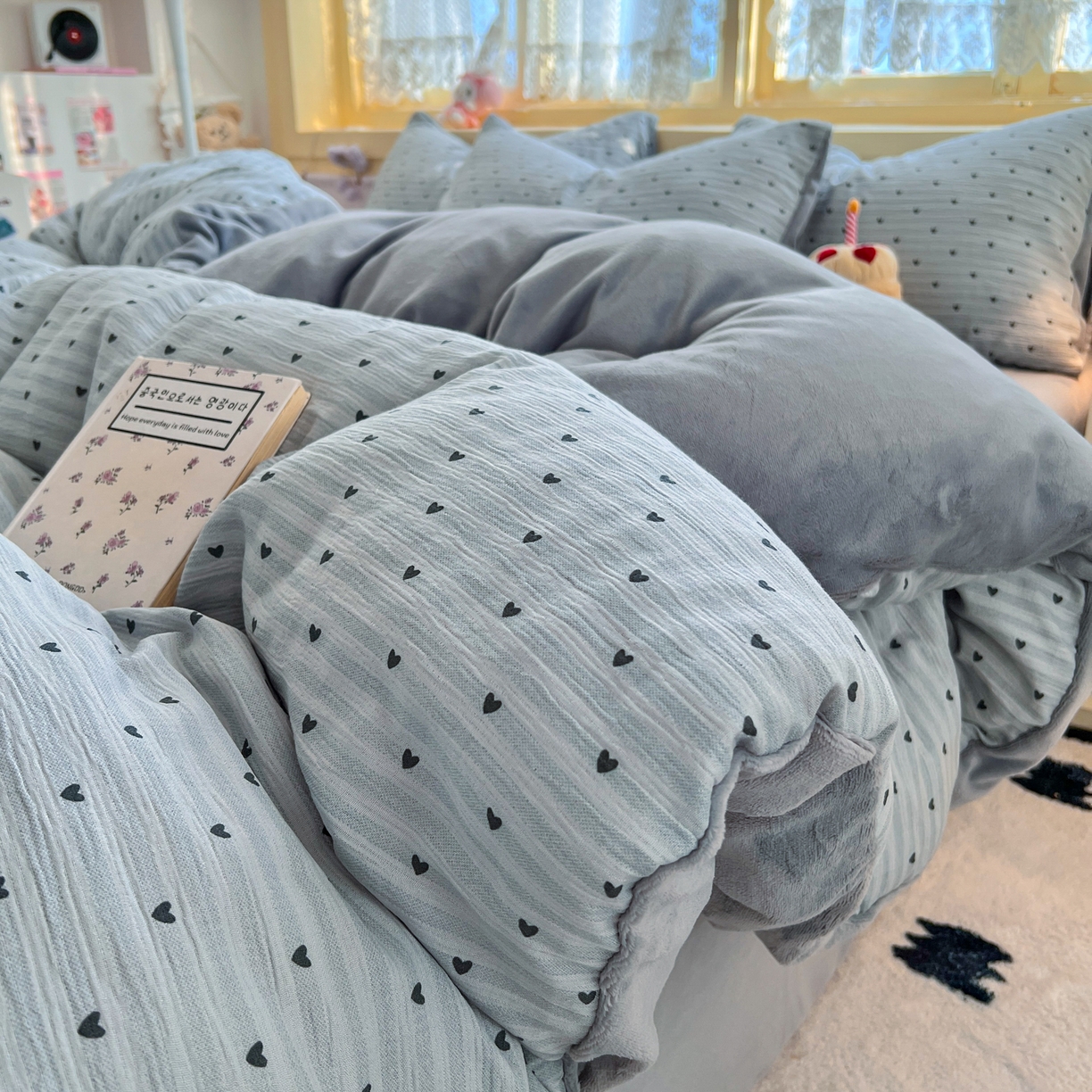 91家纺网 家纺一手货源 找家纺 （总）玉海棠家纺 2025新款A版三层纱B版牛奶绒四件套系列