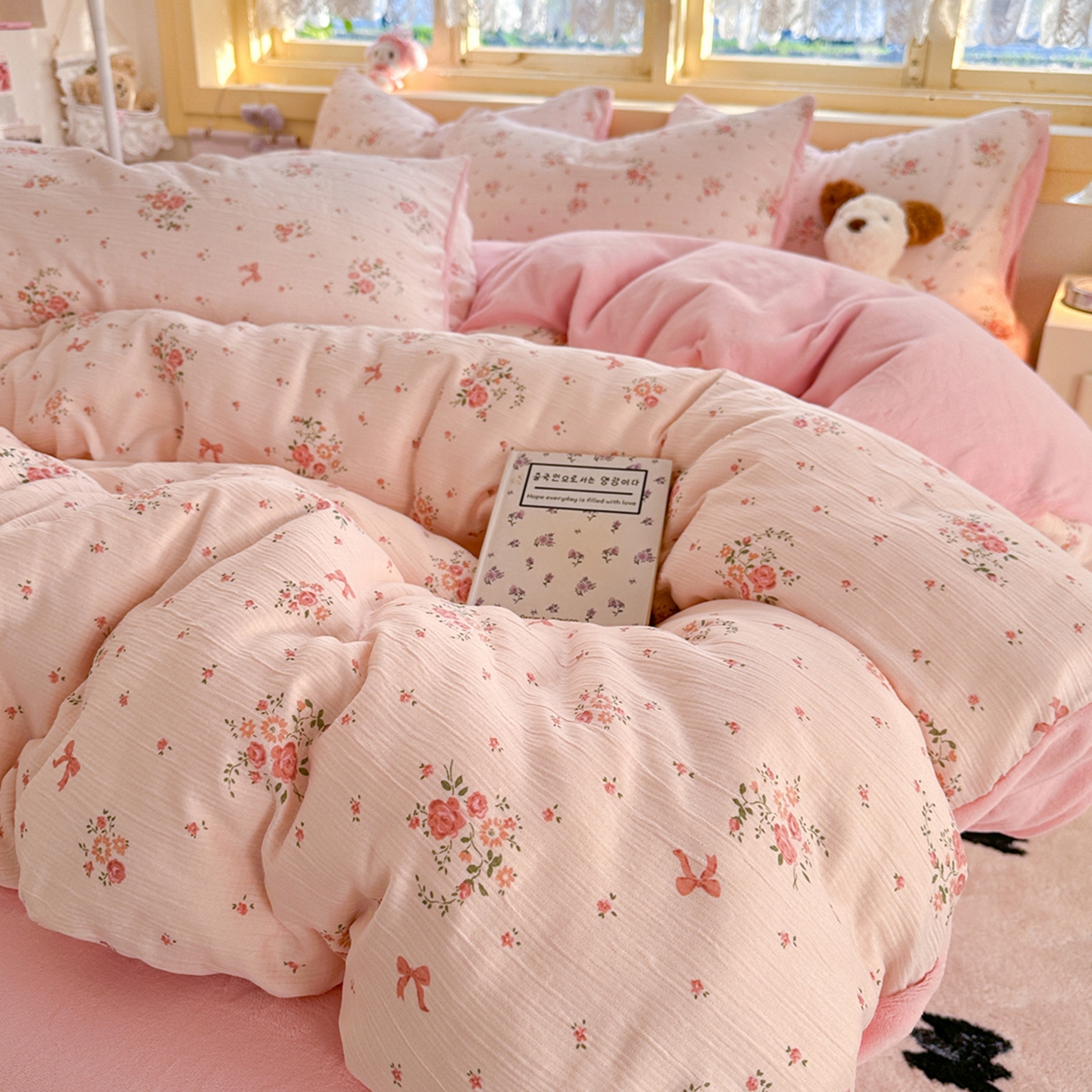 91家纺网 家纺一手货源 找家纺 玉海棠家纺 2025新款A版三层纱B版牛奶绒四件套系列 粉黛