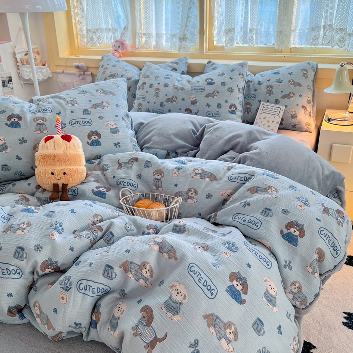 91家纺网 家纺一手货源 找家纺 玉海棠家纺 2025新款A版三层纱B版牛奶绒四件套系列 复古修狗