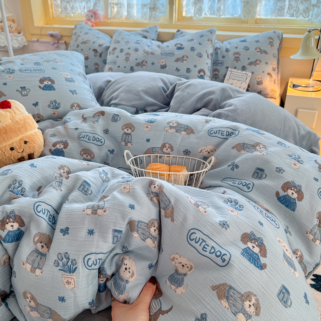 91家纺网 家纺一手货源 找家纺 玉海棠家纺 2025新款A版三层纱B版牛奶绒四件套系列 复古修狗