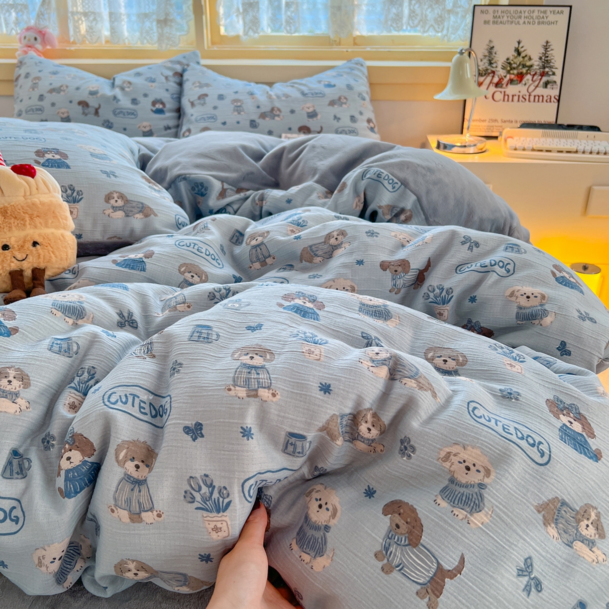 91家纺网 家纺一手货源 找家纺 玉海棠家纺 2025新款A版三层纱B版牛奶绒四件套系列 复古修狗