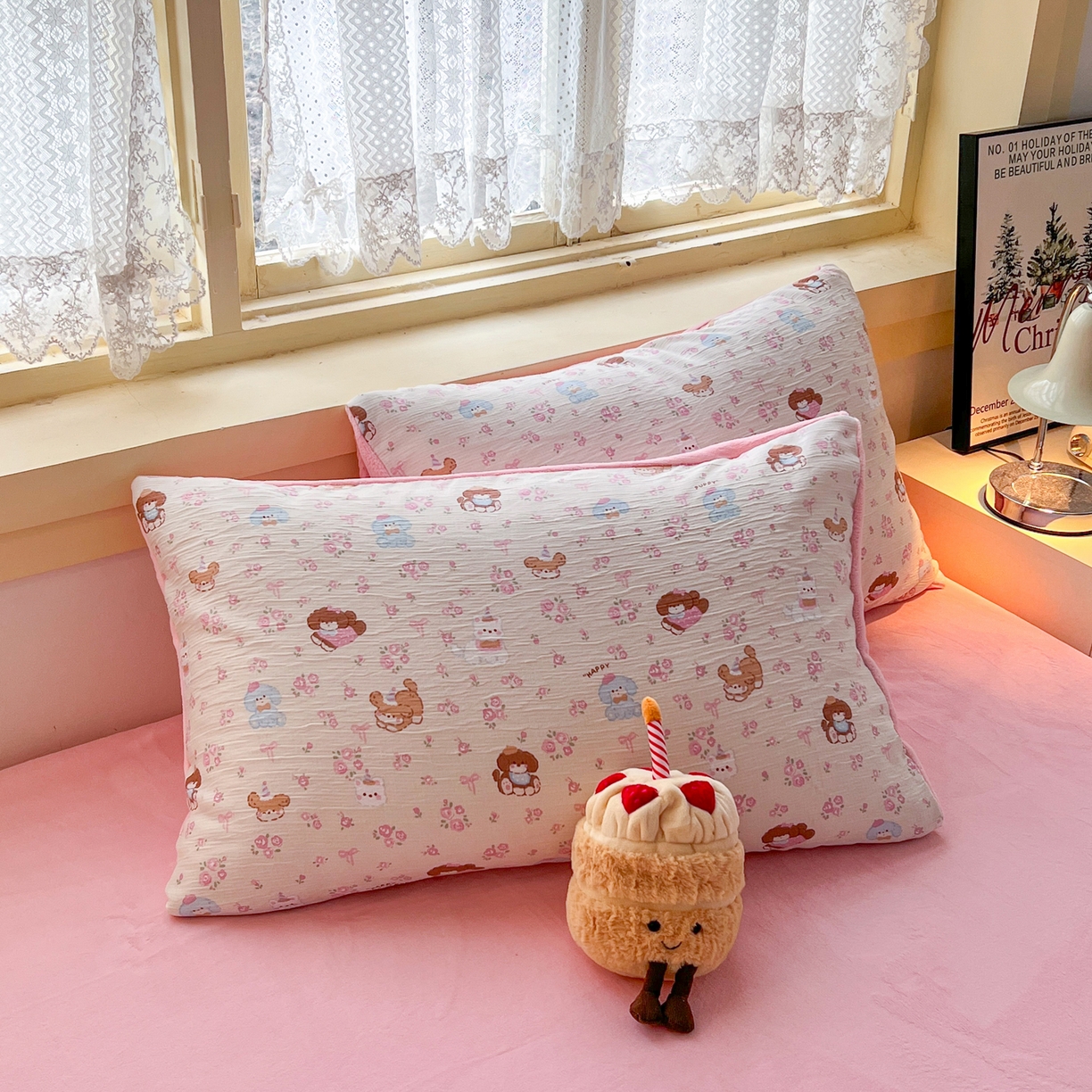 91家纺网 家纺一手货源 找家纺 玉海棠家纺 2025新款A版三层纱B版牛奶绒四件套系列 花丛点点猫