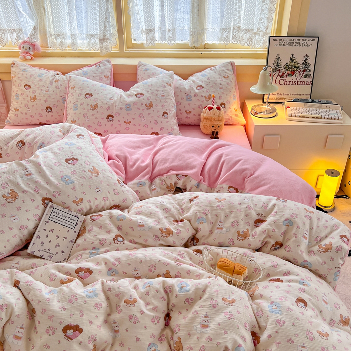 91家纺网 家纺一手货源 找家纺 玉海棠家纺 2025新款A版三层纱B版牛奶绒四件套系列 花丛点点猫