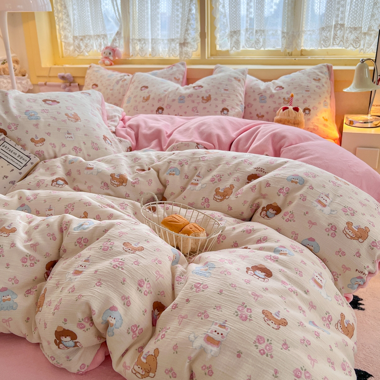 91家纺网 家纺一手货源 找家纺 玉海棠家纺 2025新款A版三层纱B版牛奶绒四件套系列 花丛点点猫