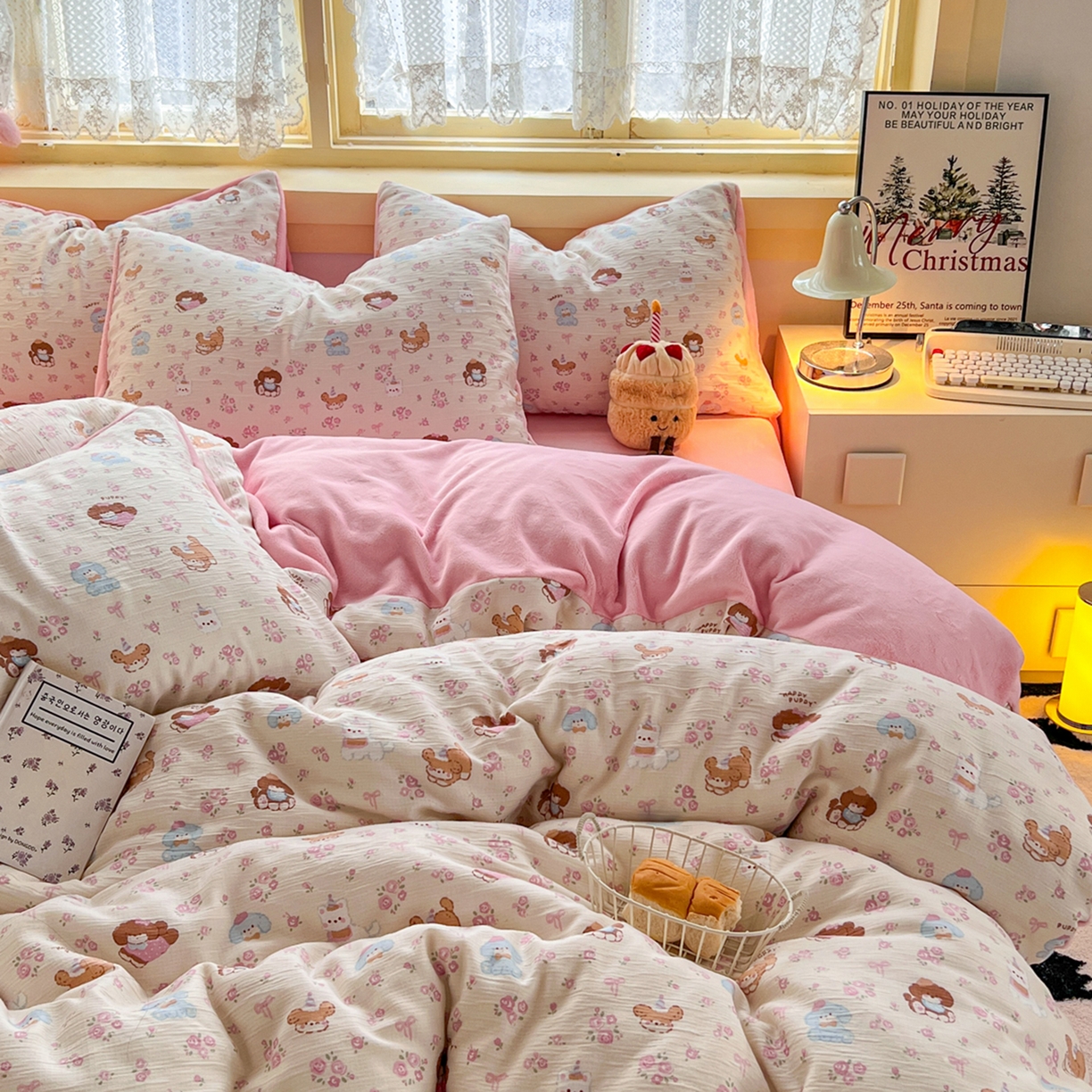 91家纺网 家纺一手货源 找家纺 玉海棠家纺 2025新款A版三层纱B版牛奶绒四件套系列 花丛点点猫