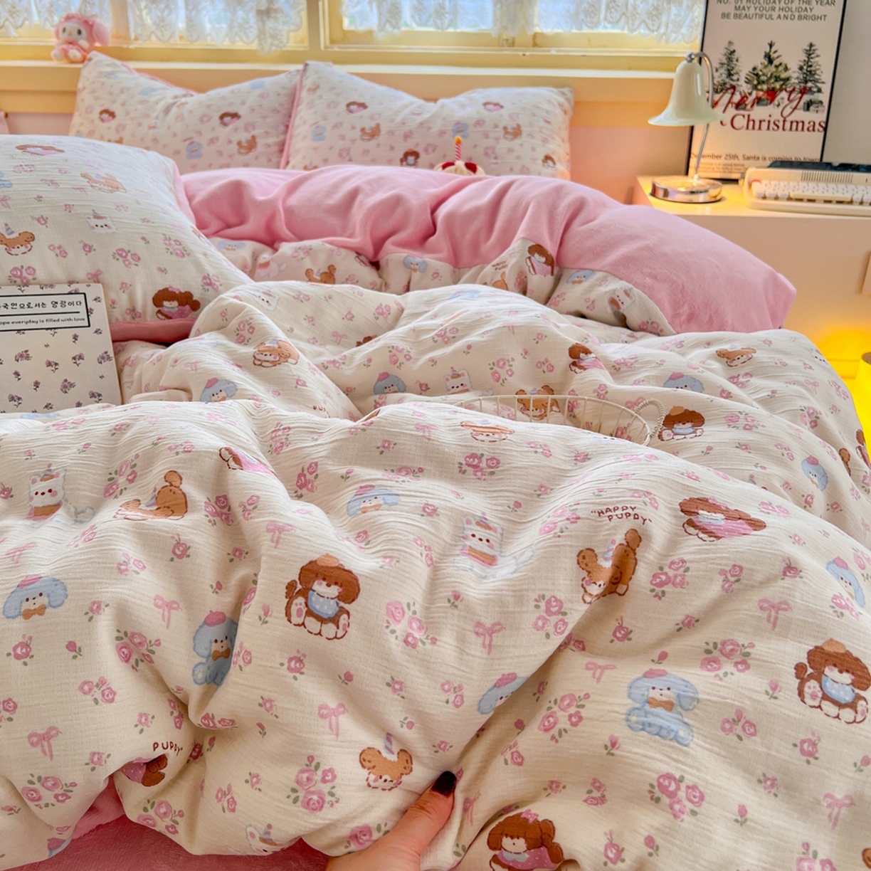 91家纺网 家纺一手货源 找家纺 玉海棠家纺 2025新款A版三层纱B版牛奶绒四件套系列 花丛点点猫