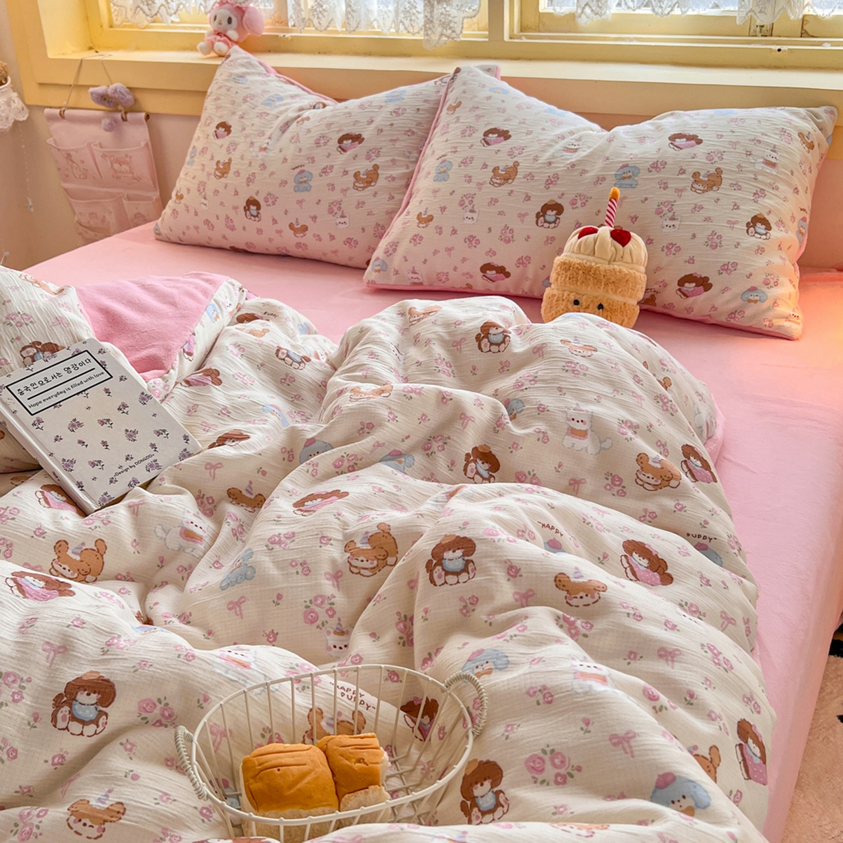 91家纺网 家纺一手货源 找家纺 玉海棠家纺 2025新款A版三层纱B版牛奶绒四件套系列 花丛点点猫