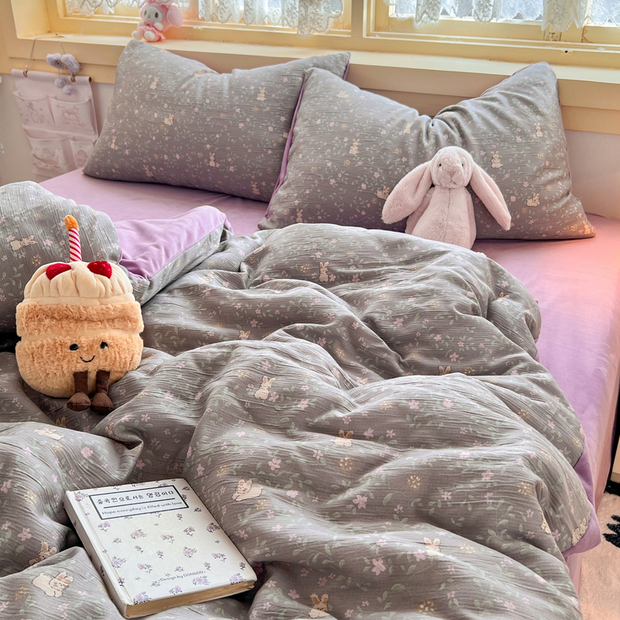 91家纺网 家纺一手货源 找家纺 玉海棠家纺 2025新款A版三层纱B版牛奶绒四件套系列 花间兔