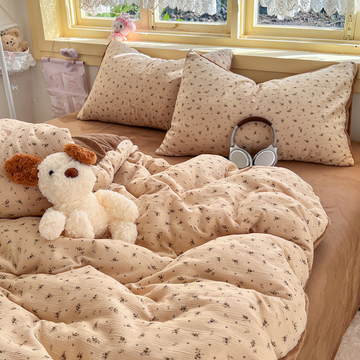 91家纺网 家纺一手货源 找家纺 玉海棠家纺 2025新款A版三层纱B版牛奶绒四件套系列 莫奈-咖