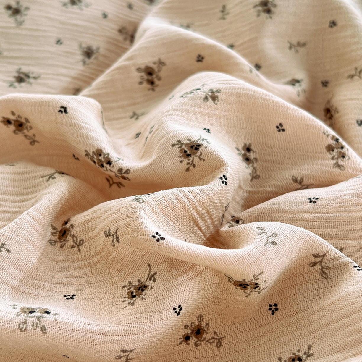 91家纺网 家纺一手货源 找家纺 玉海棠家纺 2025新款A版三层纱B版牛奶绒四件套系列 莫奈-咖