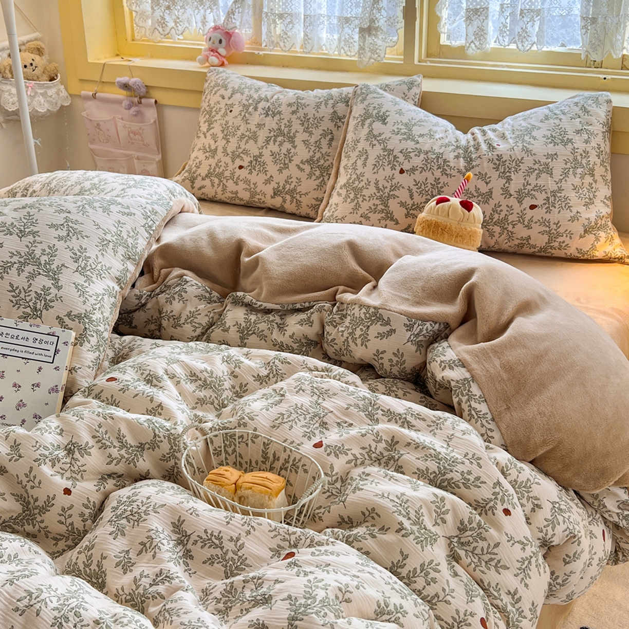 91家纺网 家纺一手货源 找家纺 玉海棠家纺 2025新款A版三层纱B版牛奶绒四件套系列 沐风