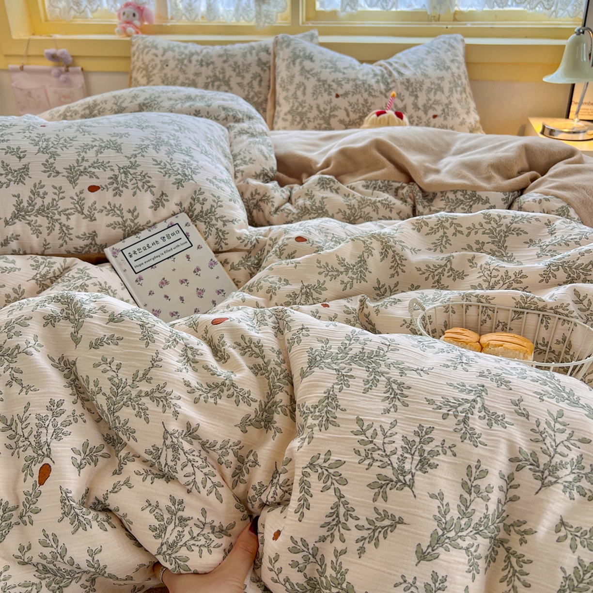 91家纺网 家纺一手货源 找家纺 玉海棠家纺 2025新款A版三层纱B版牛奶绒四件套系列 沐风