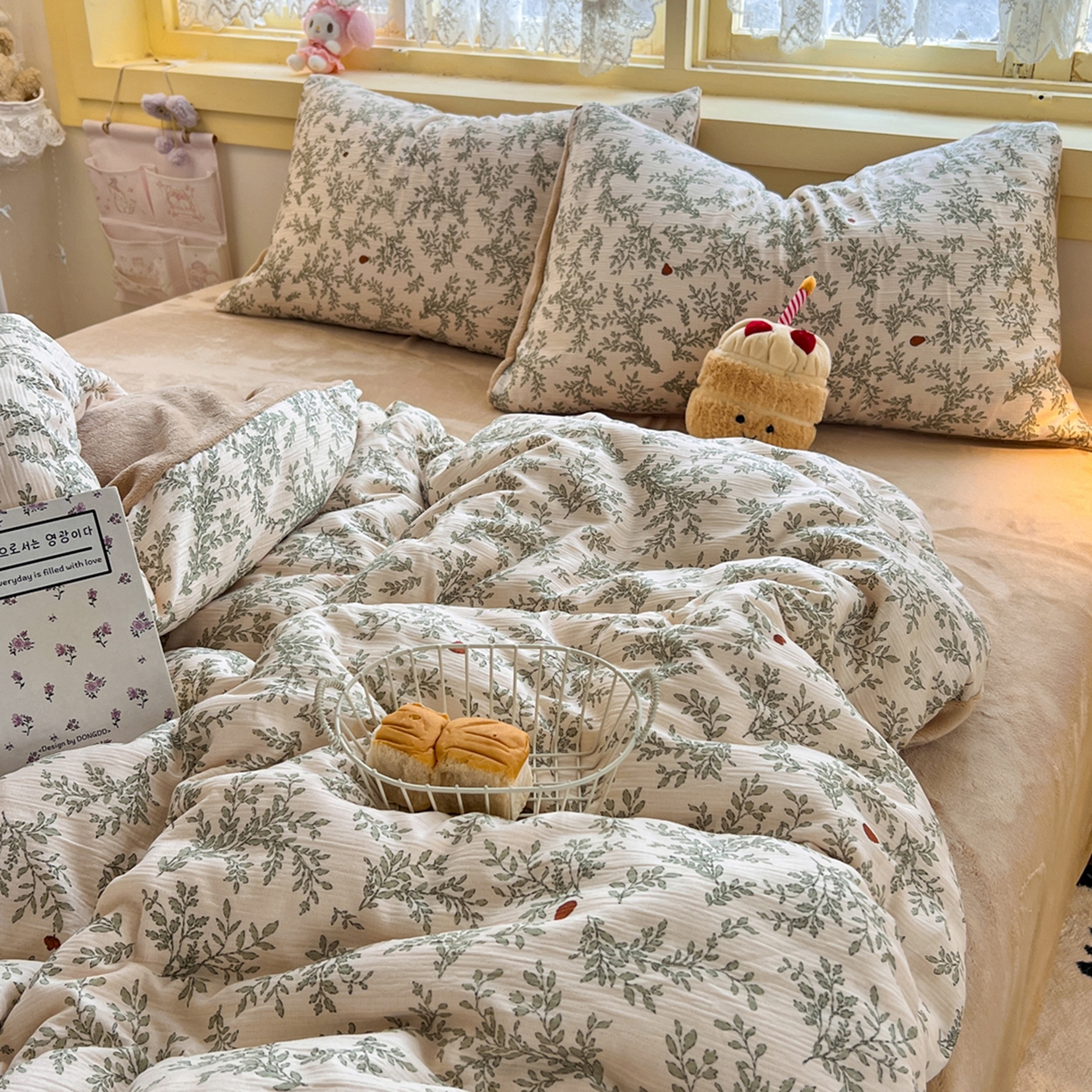 91家纺网 家纺一手货源 找家纺 玉海棠家纺 2025新款A版三层纱B版牛奶绒四件套系列 沐风