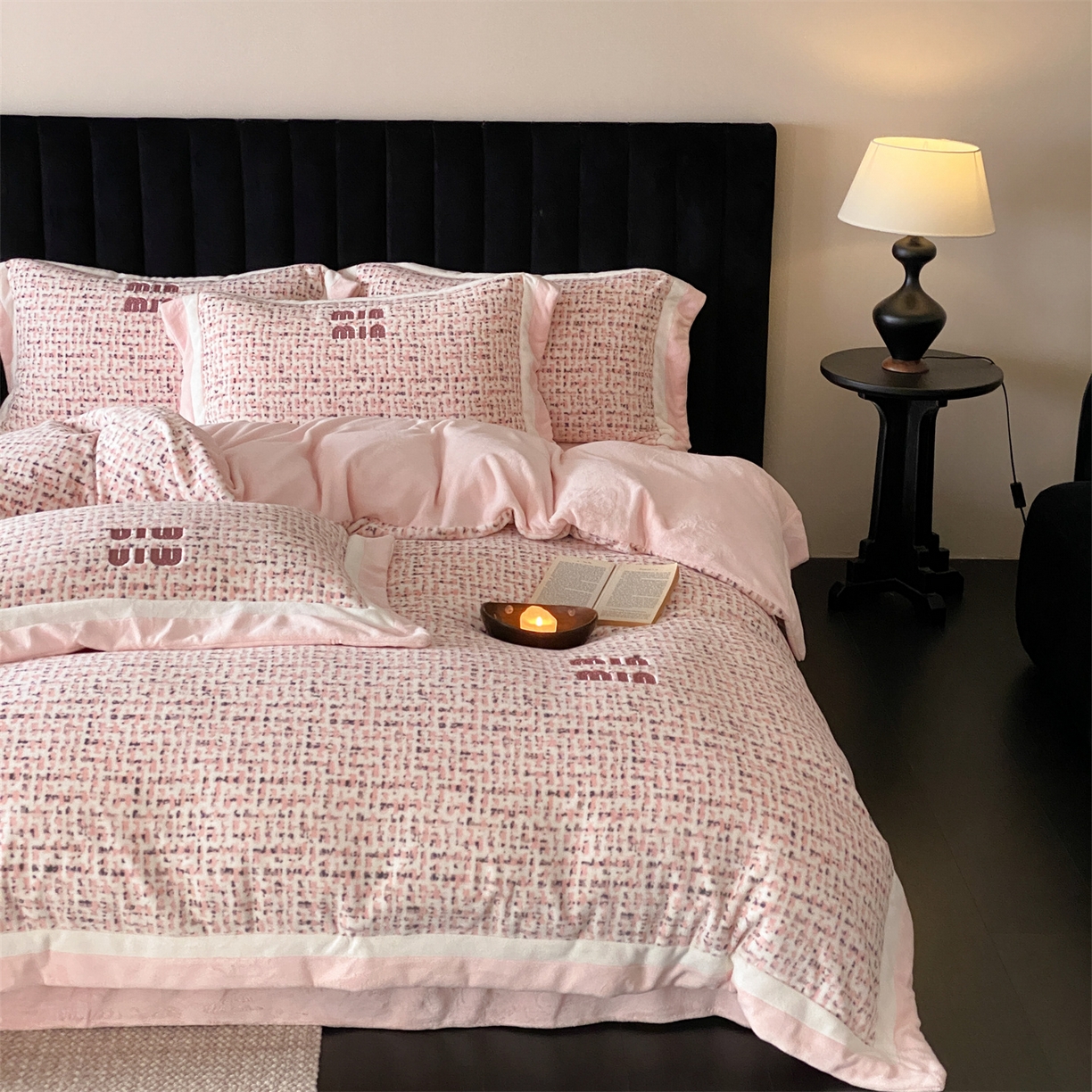 91家纺网 家纺一手货源 找家纺 （总）馨蕊 2025新款意大利进口高精密刺绣拼角工艺秋冬轻奢煦暖绒系列-绒苏珊 会员-10【券后控价358/378】