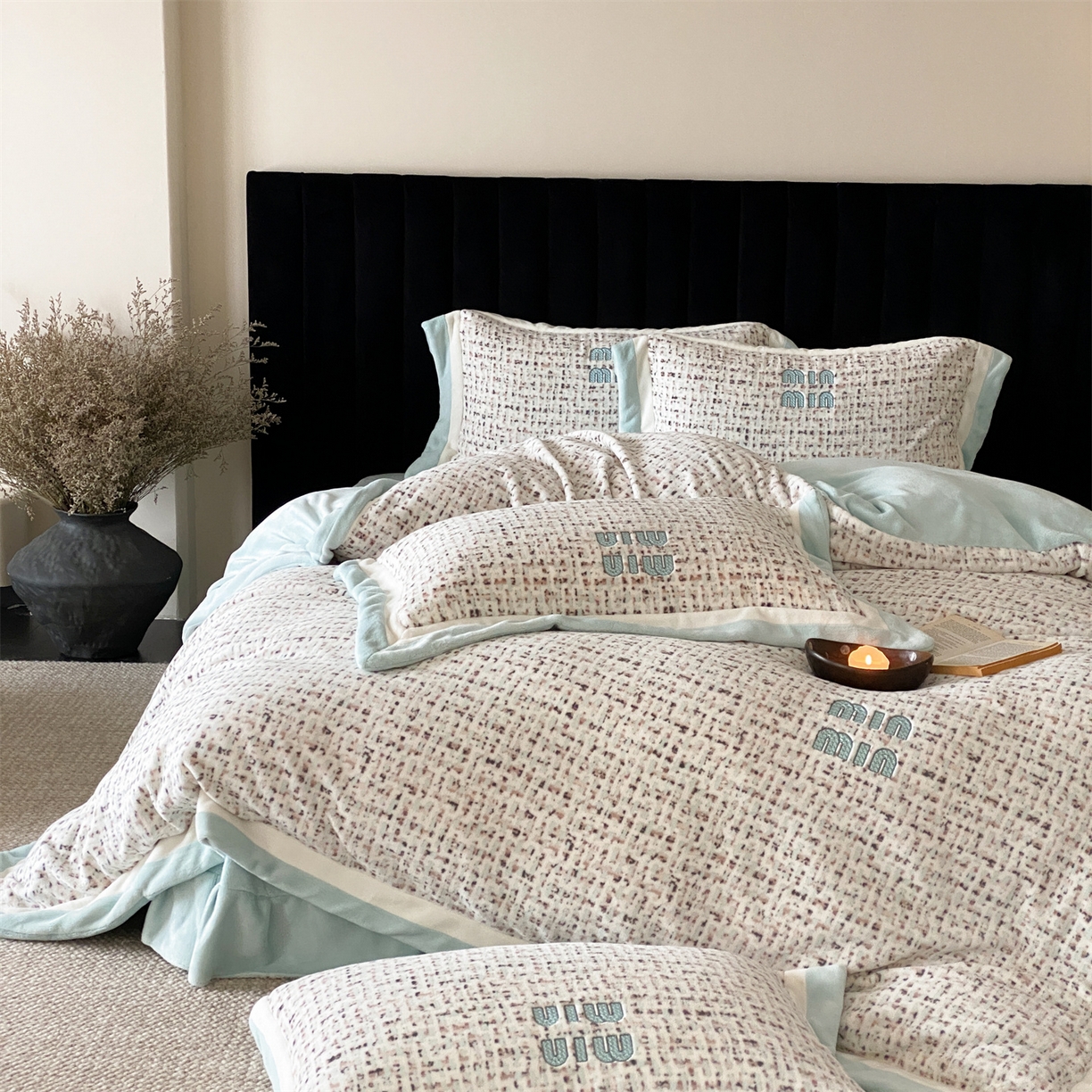 91家纺网 家纺一手货源 找家纺 （总）馨蕊 2025新款意大利进口高精密刺绣拼角工艺秋冬轻奢煦暖绒系列-绒苏珊 会员-10【券后控价358/378】