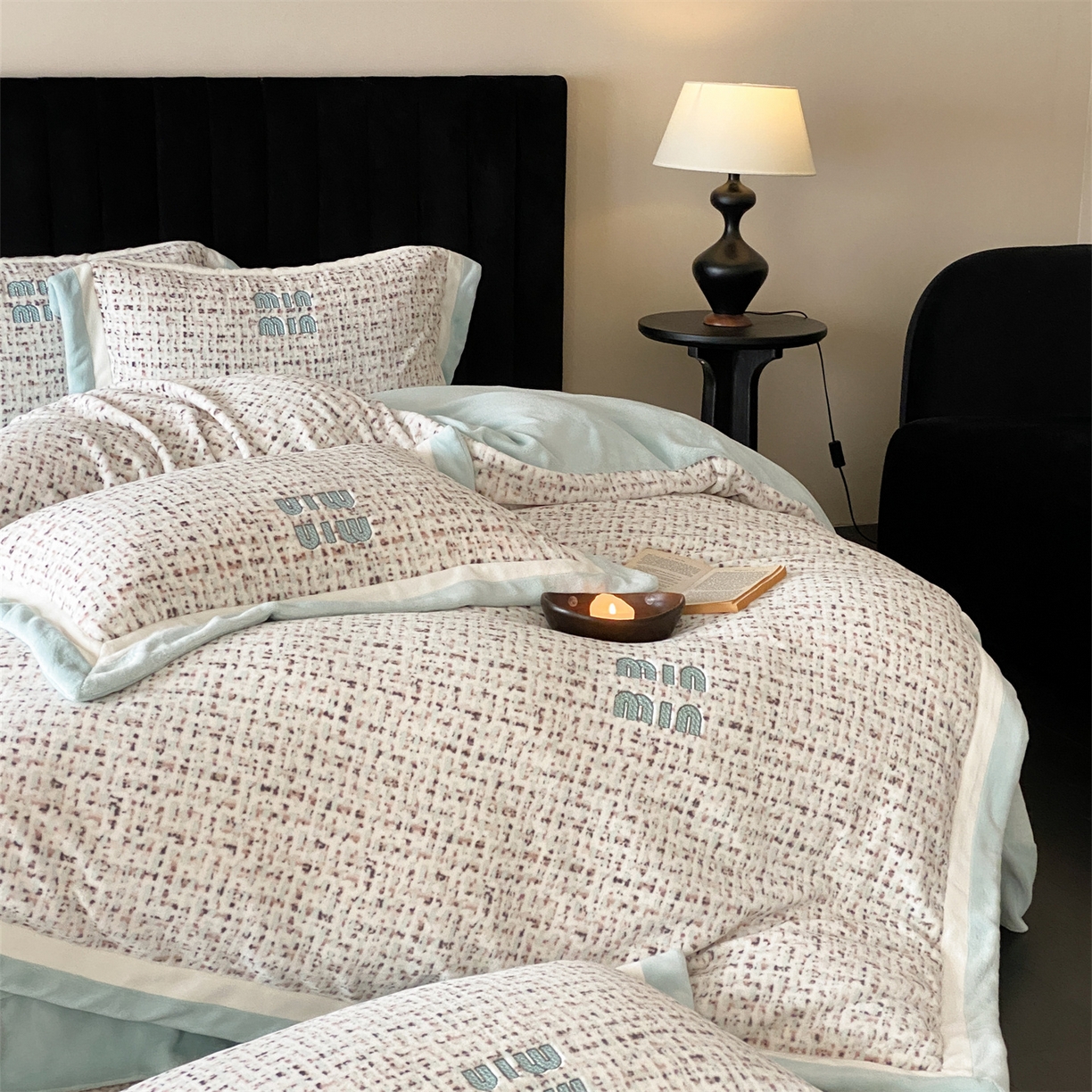 91家纺网 家纺一手货源 找家纺 （总）馨蕊 2025新款意大利进口高精密刺绣拼角工艺秋冬轻奢煦暖绒系列-绒苏珊 会员-10【券后控价358/378】