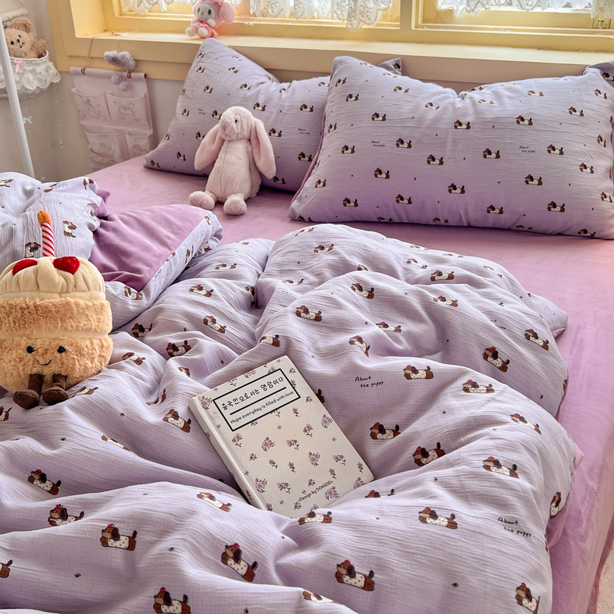 91家纺网 家纺一手货源 找家纺 玉海棠家纺 2025新款A版三层纱B版牛奶绒四件套系列 葡萄腊肠狗