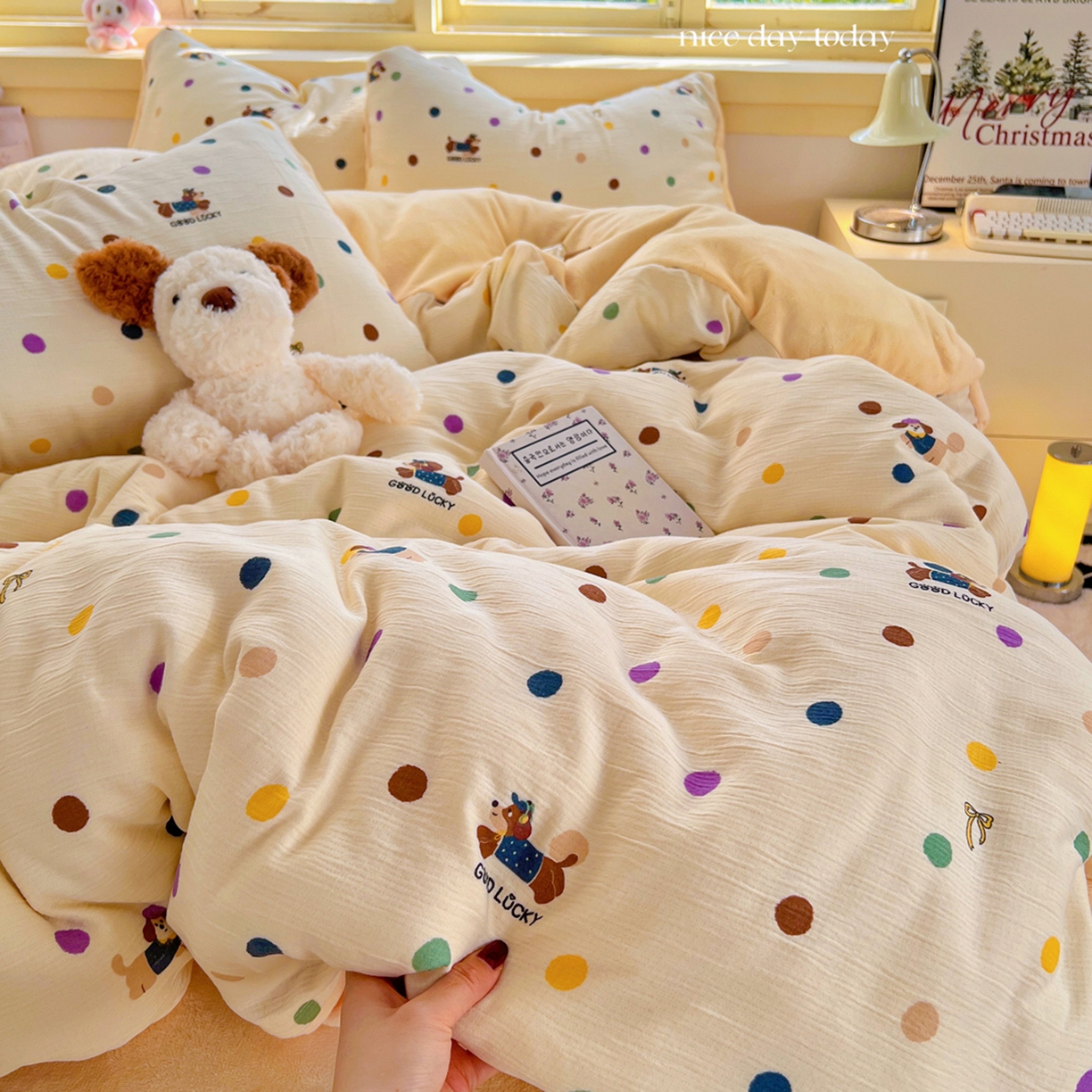 91家纺网 家纺一手货源 找家纺 玉海棠家纺 2025新款A版三层纱B版牛奶绒四件套系列 糖豆腊肠狗