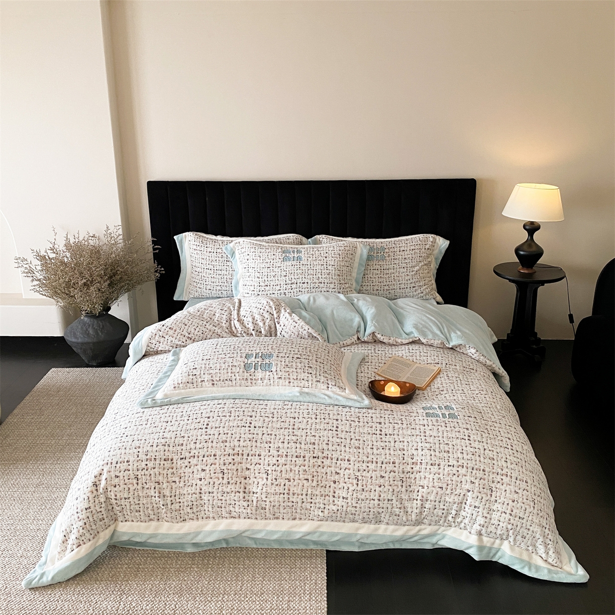 91家纺网 家纺一手货源 找家纺 馨蕊 2025新款意大利进口高精密刺绣拼角工艺秋冬轻奢煦暖绒系列-绒苏珊 会员-10【券后控价358/378】 绒苏珊-北卡蓝