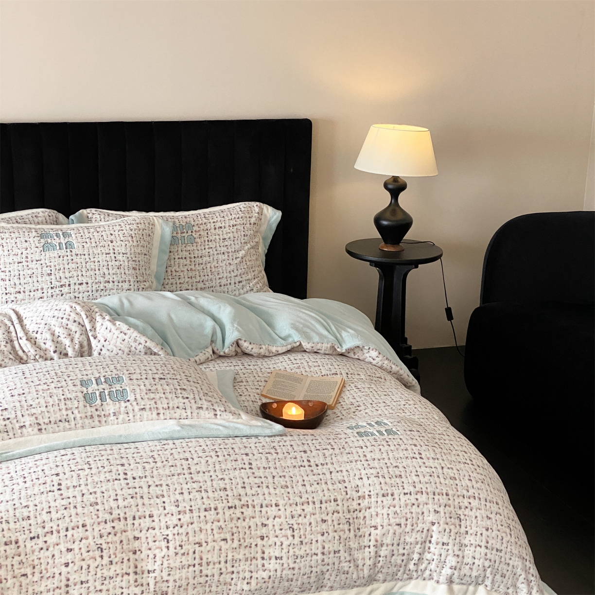 91家纺网 家纺一手货源 找家纺 馨蕊 2025新款意大利进口高精密刺绣拼角工艺秋冬轻奢煦暖绒系列-绒苏珊 会员-10【券后控价358/378】 绒苏珊-北卡蓝