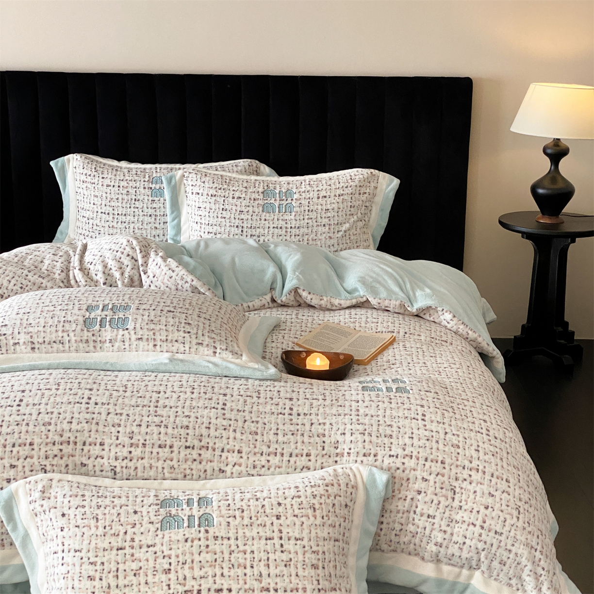 91家纺网 家纺一手货源 找家纺 馨蕊 2025新款意大利进口高精密刺绣拼角工艺秋冬轻奢煦暖绒系列-绒苏珊 会员-10【券后控价358/378】 绒苏珊-北卡蓝