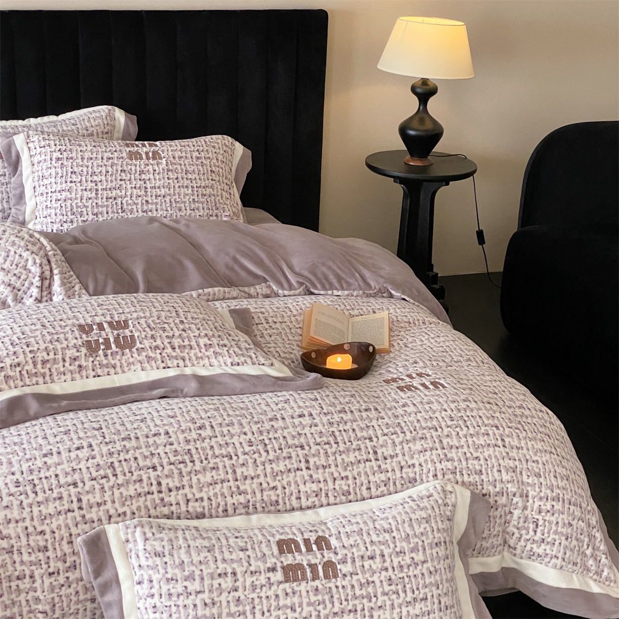 91家纺网 家纺一手货源 找家纺 馨蕊 2025新款意大利进口高精密刺绣拼角工艺秋冬轻奢煦暖绒系列-绒苏珊 会员-10【券后控价358/378】 绒苏珊-高级灰