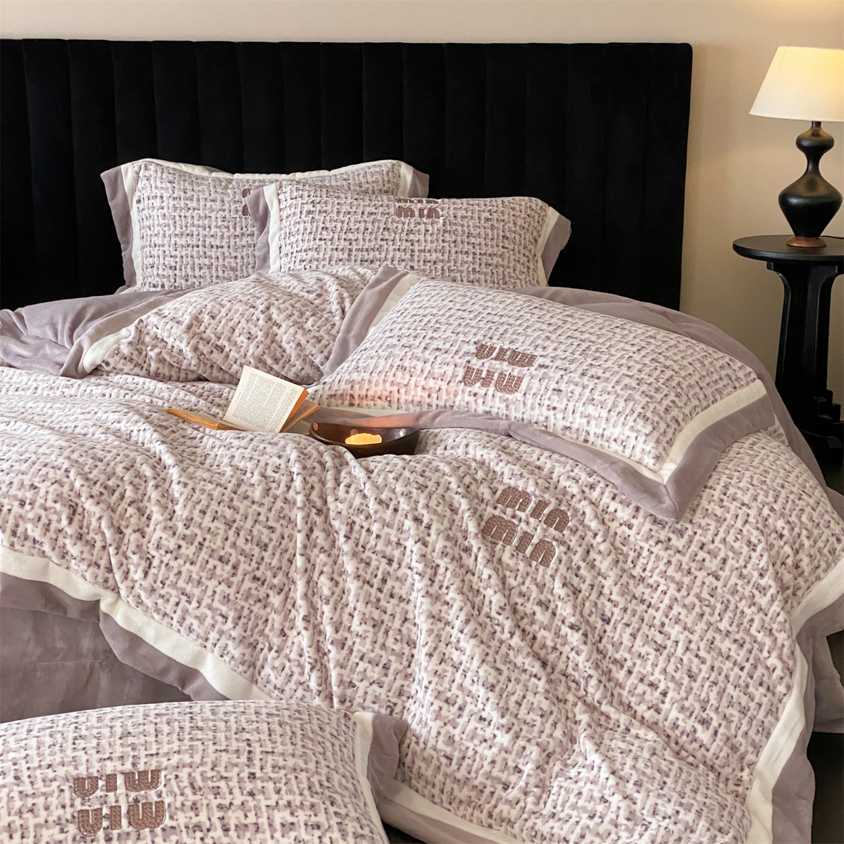 91家纺网 家纺一手货源 找家纺 馨蕊 2025新款意大利进口高精密刺绣拼角工艺秋冬轻奢煦暖绒系列-绒苏珊 会员-10【券后控价358/378】 绒苏珊-高级灰