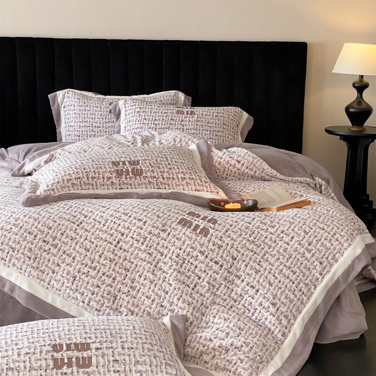 91家纺网 家纺一手货源 找家纺 馨蕊 2025新款意大利进口高精密刺绣拼角工艺秋冬轻奢煦暖绒系列-绒苏珊 会员-10【券后控价358/378】 绒苏珊-高级灰