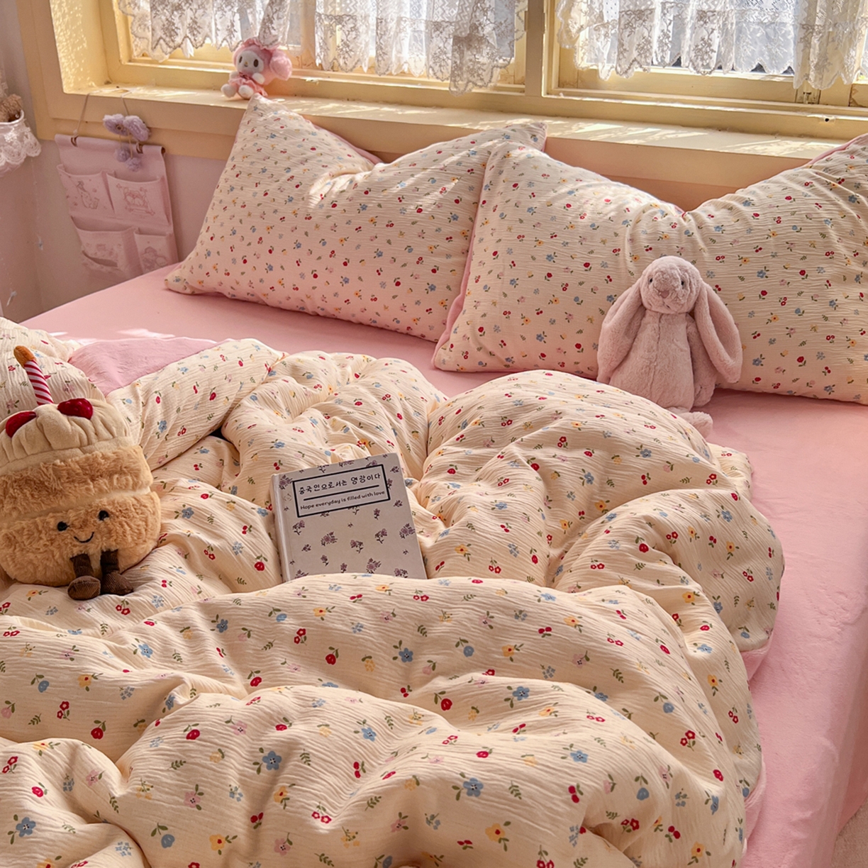 91家纺网 家纺一手货源 找家纺 玉海棠家纺 2025新款A版三层纱B版牛奶绒四件套系列 小花点点