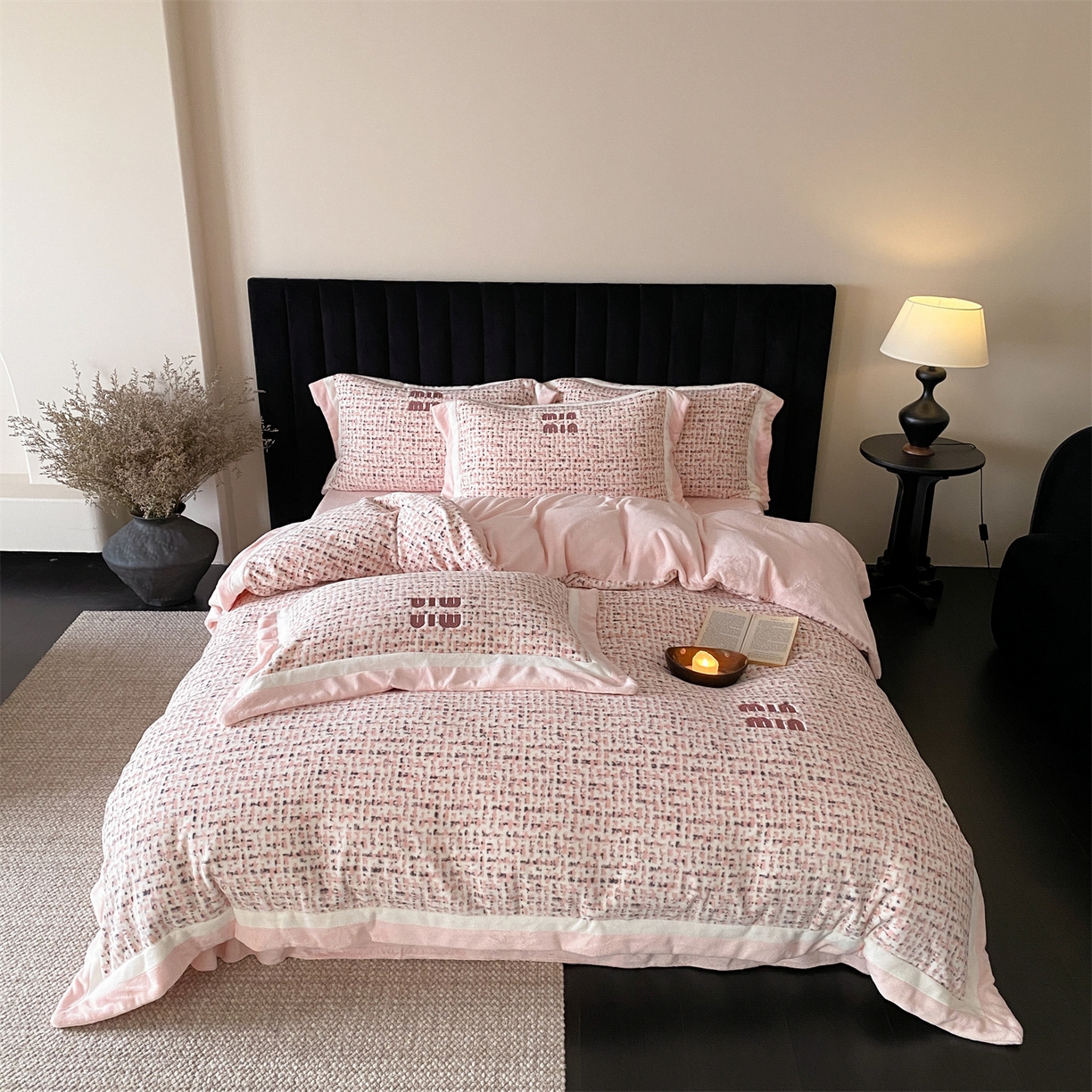 91家纺网 家纺一手货源 找家纺 馨蕊 2025新款意大利进口高精密刺绣拼角工艺秋冬轻奢煦暖绒系列-绒苏珊 会员-10【券后控价358/378】 绒苏珊-蔷薇粉