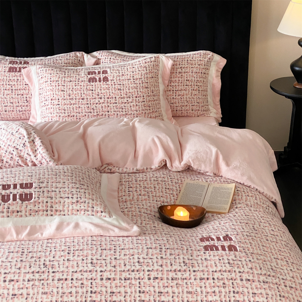 91家纺网 家纺一手货源 找家纺 馨蕊 2025新款意大利进口高精密刺绣拼角工艺秋冬轻奢煦暖绒系列-绒苏珊 会员-10【券后控价358/378】 绒苏珊-蔷薇粉