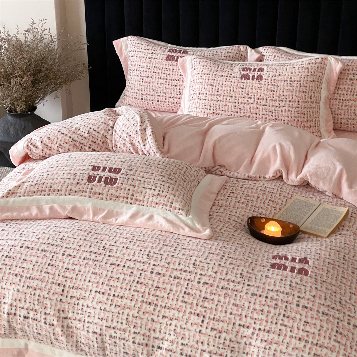 91家纺网 家纺一手货源 找家纺 馨蕊 2025新款意大利进口高精密刺绣拼角工艺秋冬轻奢煦暖绒系列-绒苏珊 会员-10【券后控价358/378】 绒苏珊-蔷薇粉