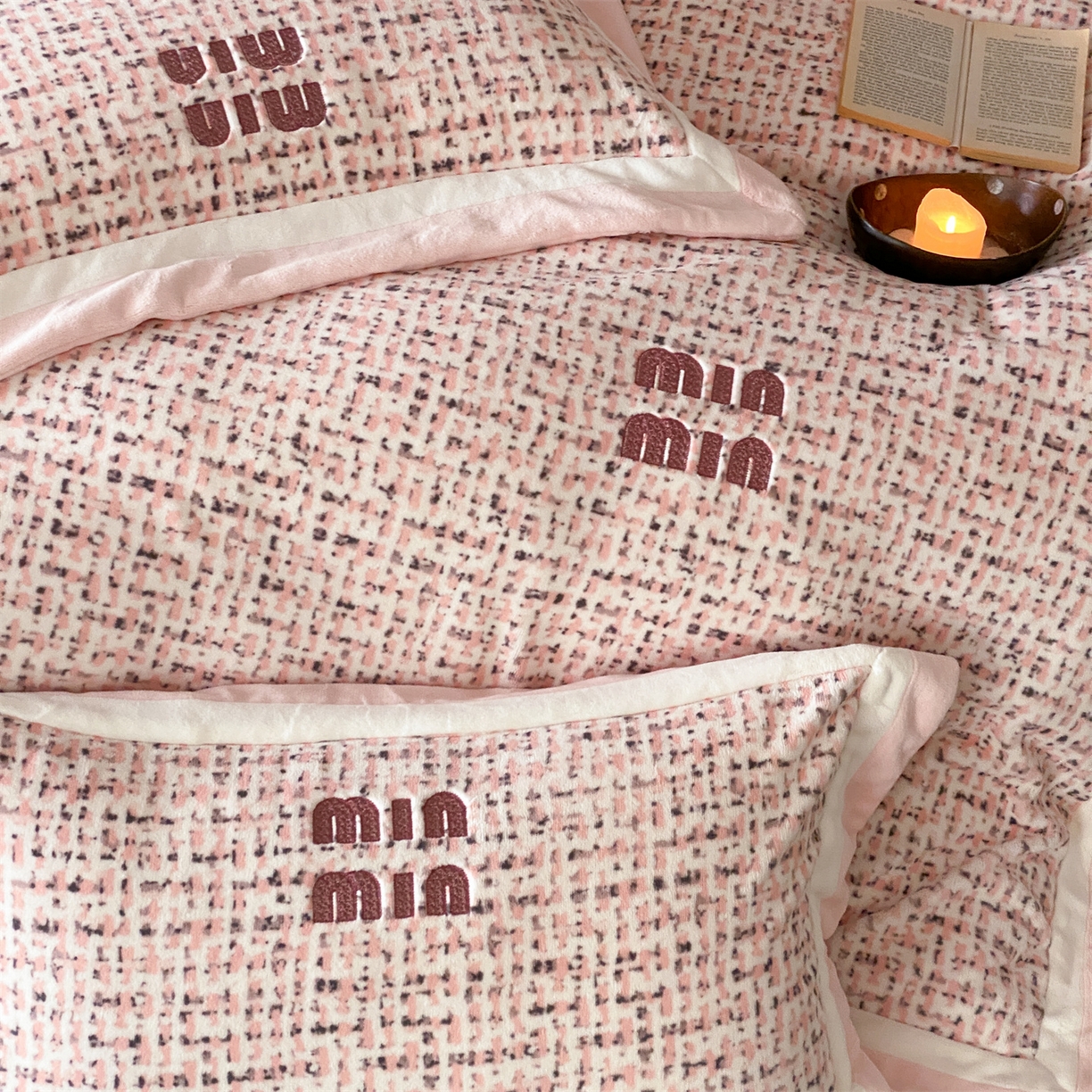 91家纺网 家纺一手货源 找家纺 馨蕊 2025新款意大利进口高精密刺绣拼角工艺秋冬轻奢煦暖绒系列-绒苏珊 会员-10【券后控价358/378】 绒苏珊-蔷薇粉