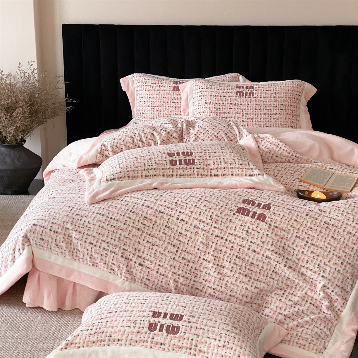 91家纺网 家纺一手货源 找家纺 馨蕊 2025新款意大利进口高精密刺绣拼角工艺秋冬轻奢煦暖绒系列-绒苏珊 会员-10【券后控价358/378】 绒苏珊-蔷薇粉