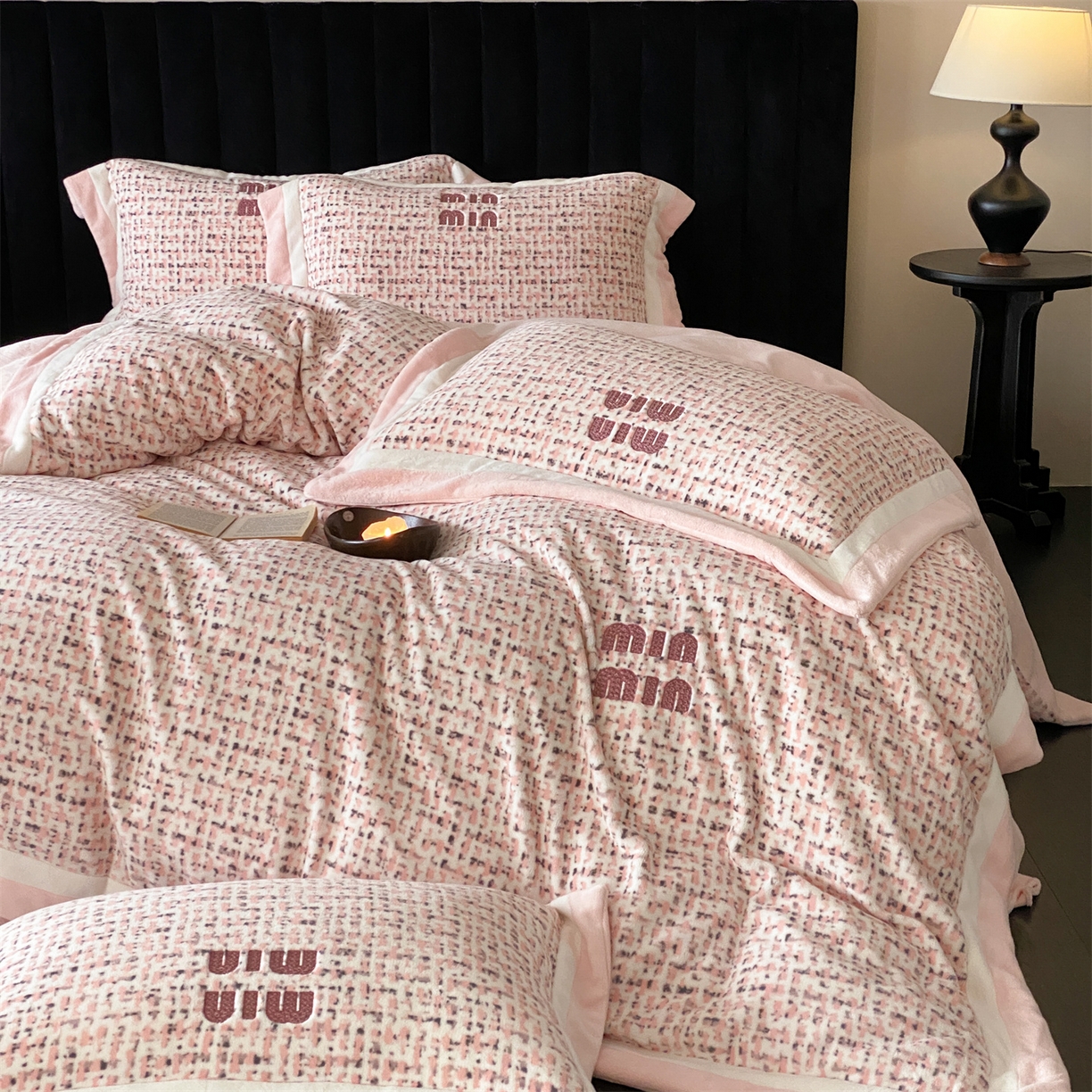 91家纺网 家纺一手货源 找家纺 馨蕊 2025新款意大利进口高精密刺绣拼角工艺秋冬轻奢煦暖绒系列-绒苏珊 会员-10【券后控价358/378】 绒苏珊-蔷薇粉