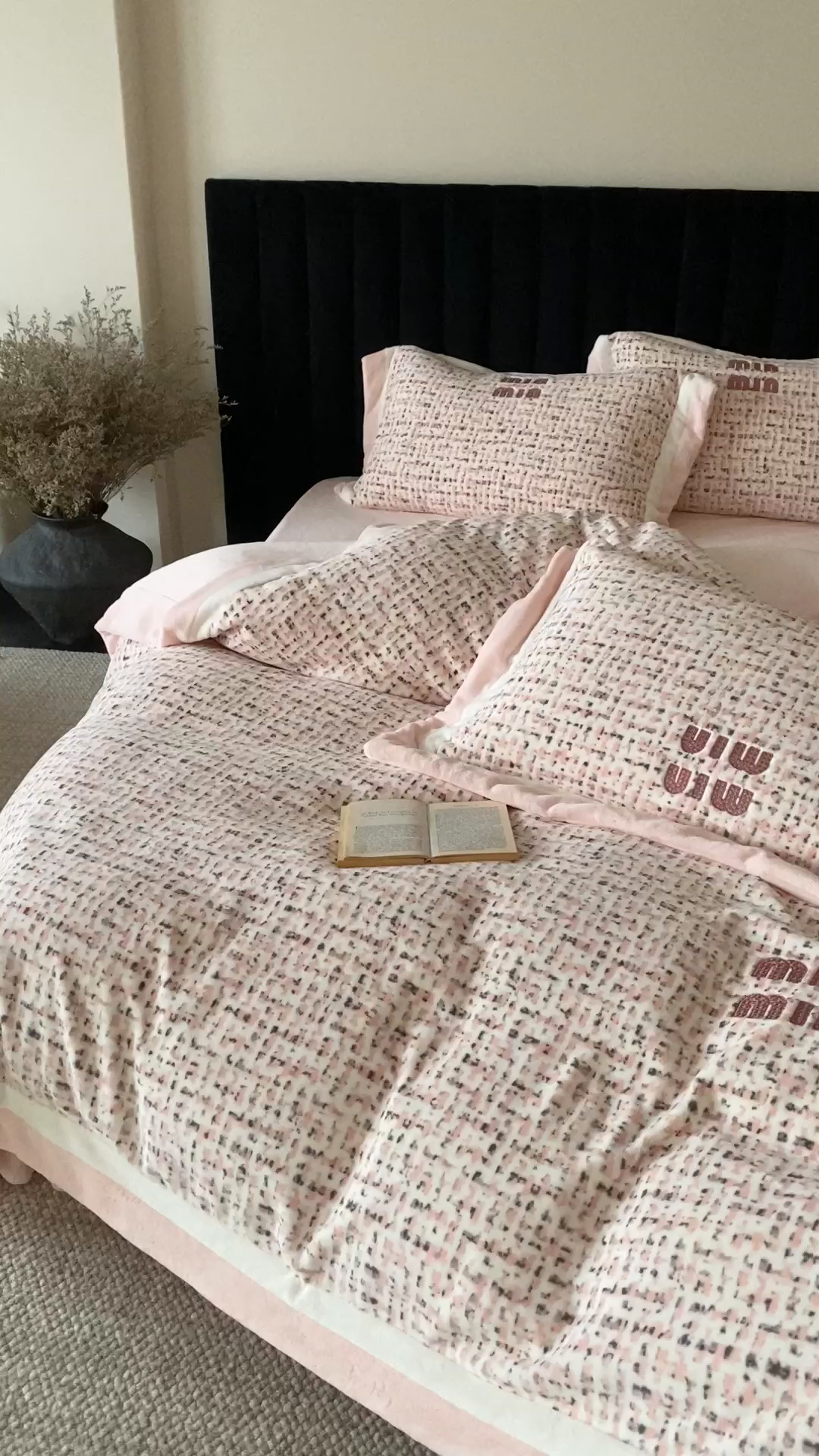 91家纺网 家纺一手货源 找家纺 馨蕊 2025新款意大利进口高精密刺绣拼角工艺秋冬轻奢煦暖绒系列-绒苏珊 会员-10【券后控价358/378】 绒苏珊-蔷薇粉