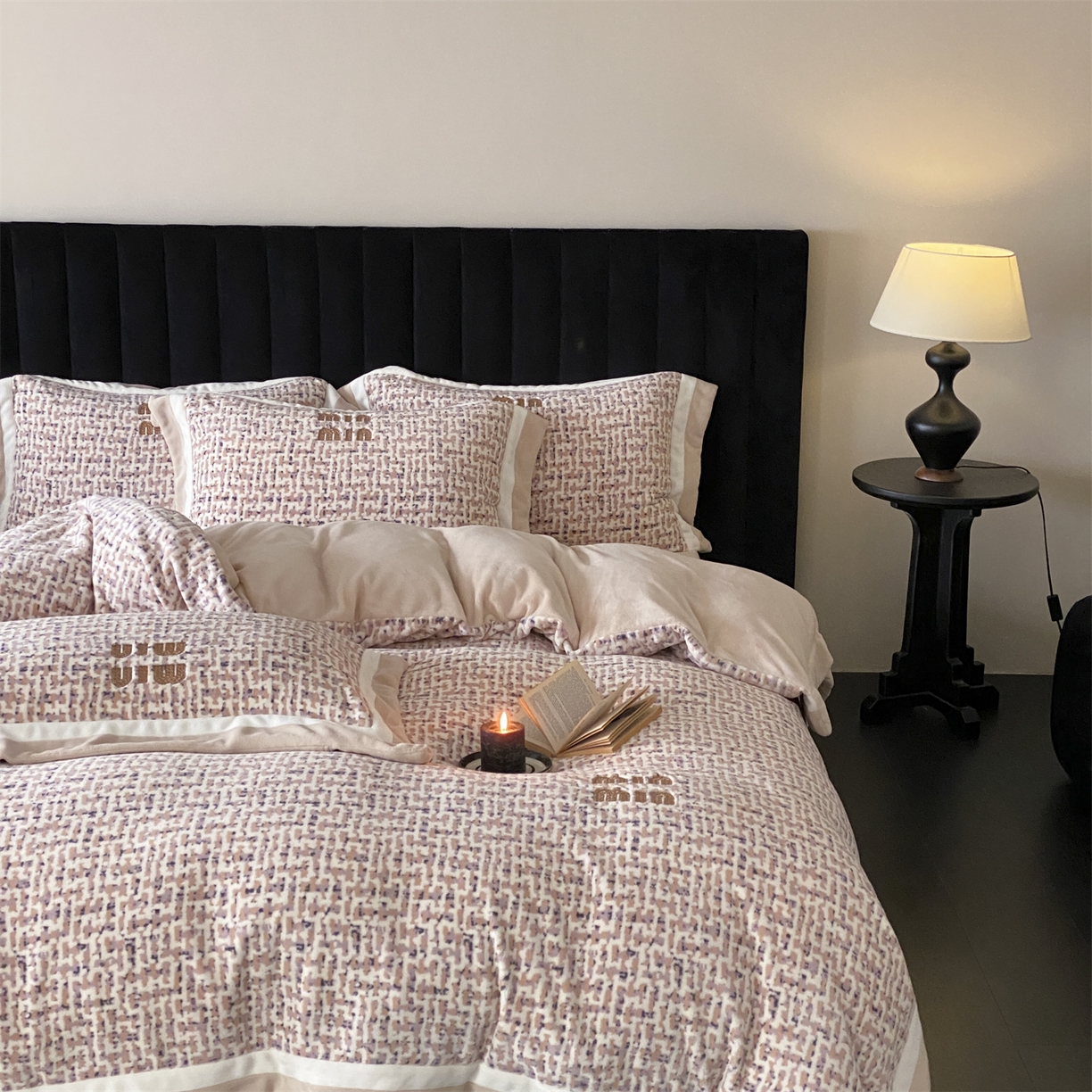 馨蕊 2025新款意大利进口高精密刺绣拼角工艺秋冬轻奢煦暖绒系列-绒苏珊 会员-10【券后控价358/378】 绒苏珊-香槟