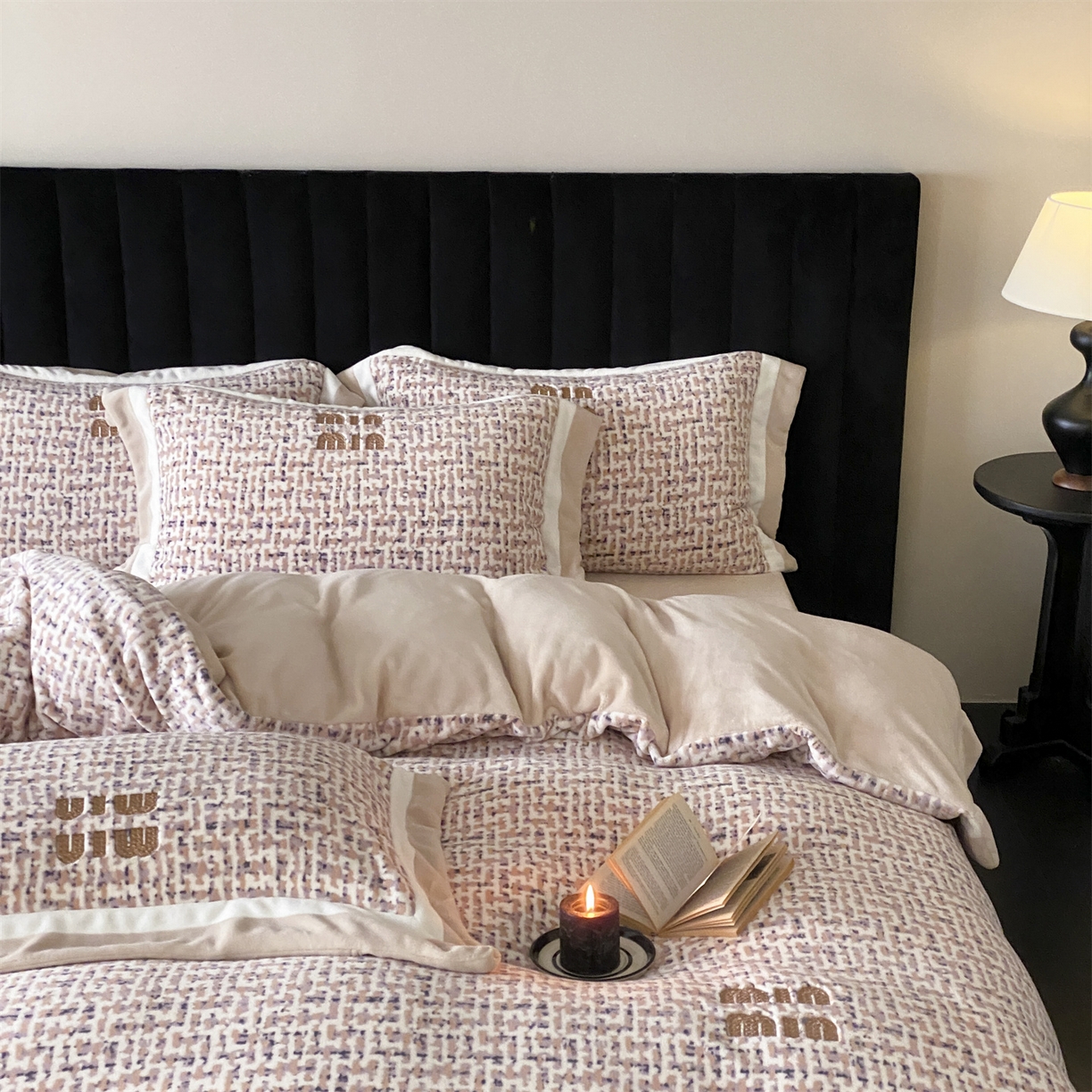 91家纺网 家纺一手货源 找家纺 馨蕊 2025新款意大利进口高精密刺绣拼角工艺秋冬轻奢煦暖绒系列-绒苏珊 会员-10【券后控价358/378】 绒苏珊-香槟