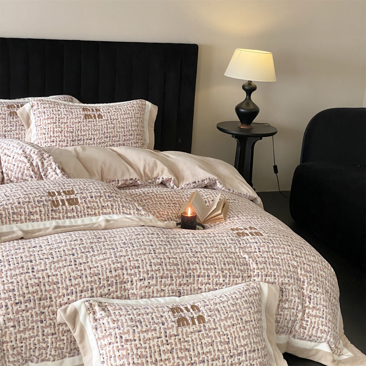 91家纺网 家纺一手货源 找家纺 馨蕊 2025新款意大利进口高精密刺绣拼角工艺秋冬轻奢煦暖绒系列-绒苏珊 会员-10【券后控价358/378】 绒苏珊-香槟