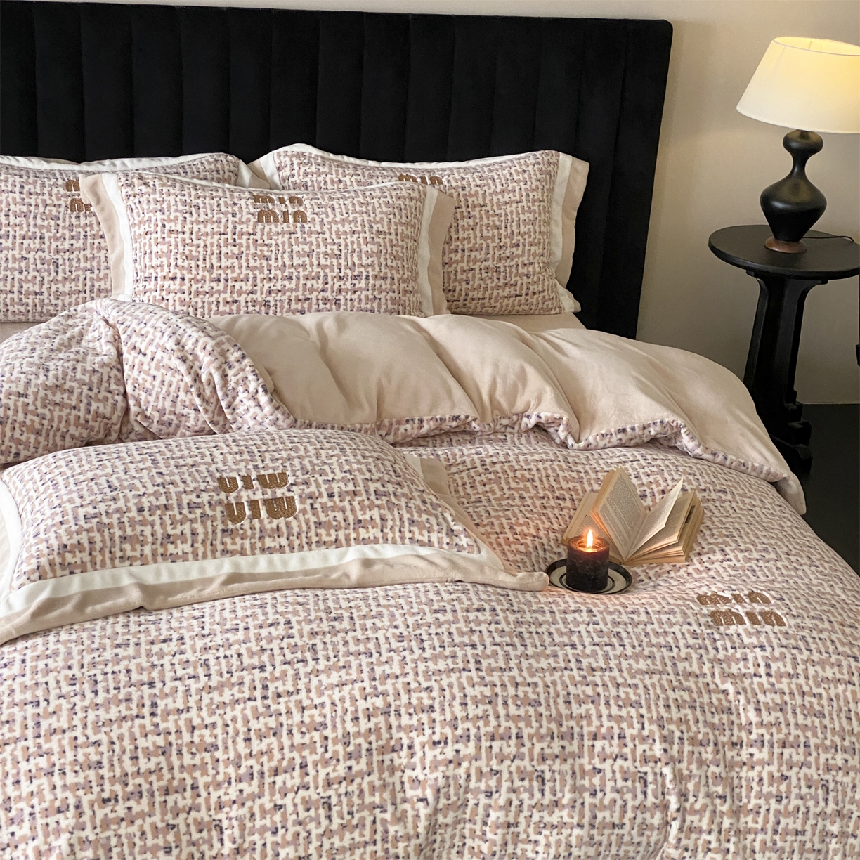 91家纺网 家纺一手货源 找家纺 馨蕊 2025新款意大利进口高精密刺绣拼角工艺秋冬轻奢煦暖绒系列-绒苏珊 会员-10【券后控价358/378】 绒苏珊-香槟